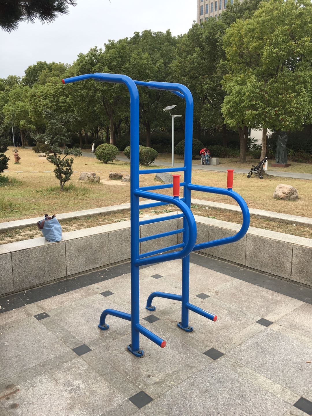 多功能訓練器 多功能訓練器