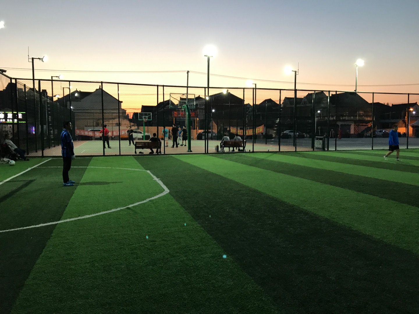 先進(jìn)村多功能市民球場(chǎng)