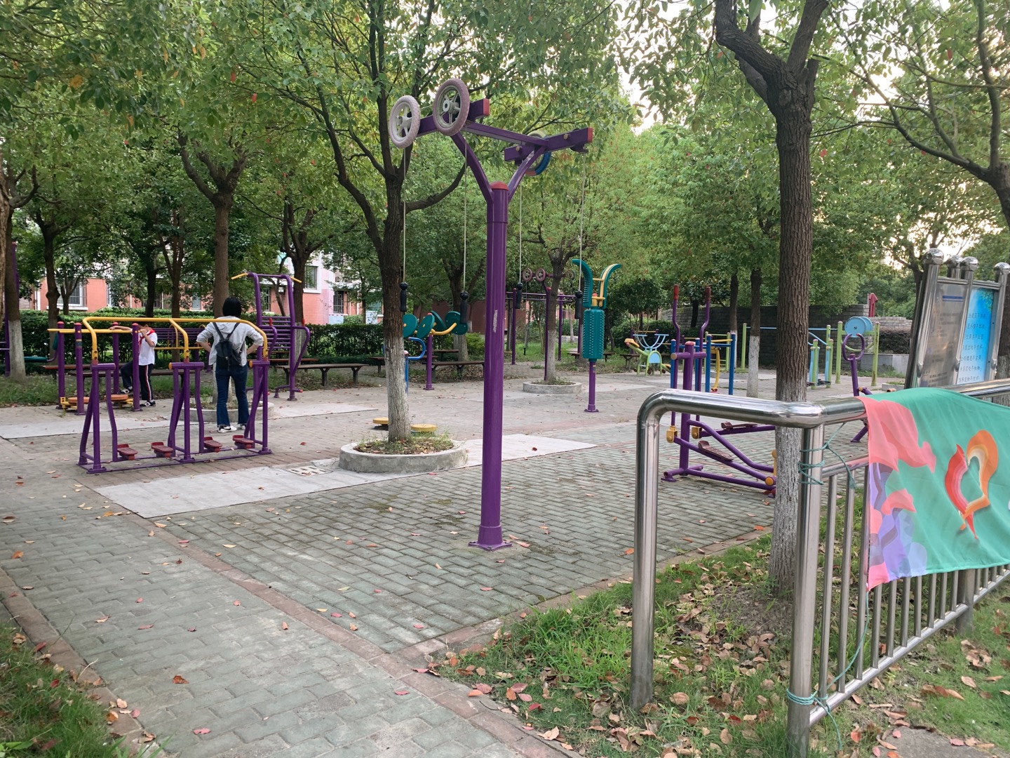 松樂苑北大門健身點(diǎn)