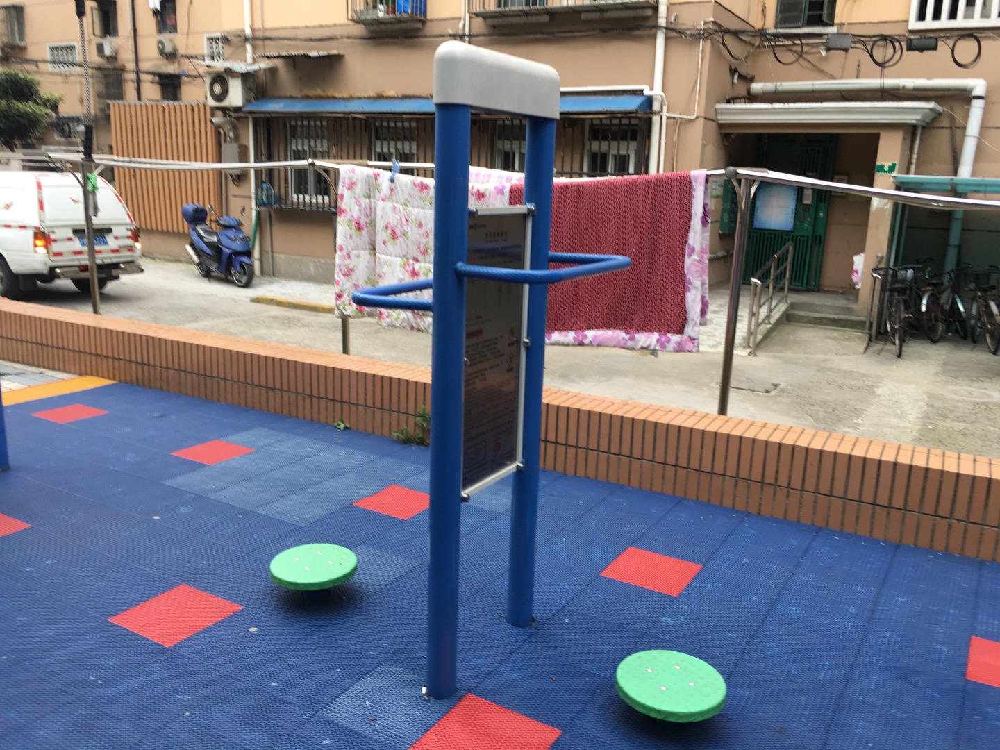 雙立柱扭腰器 雙立柱扭腰器