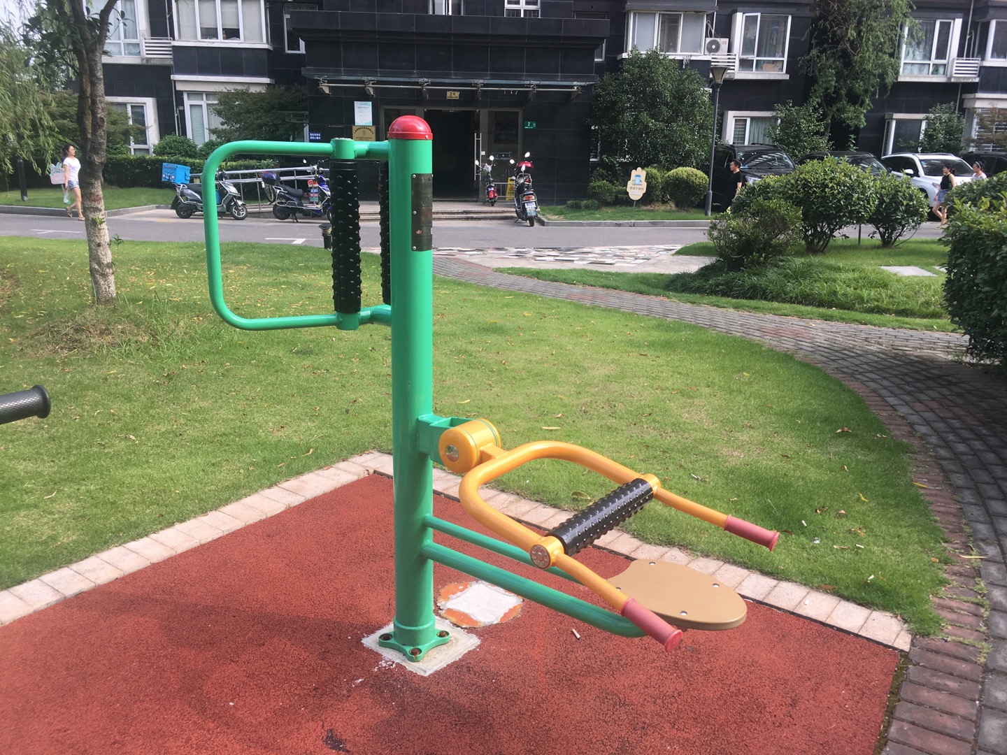 坐式腰背按摩器 坐式腰背按摩器