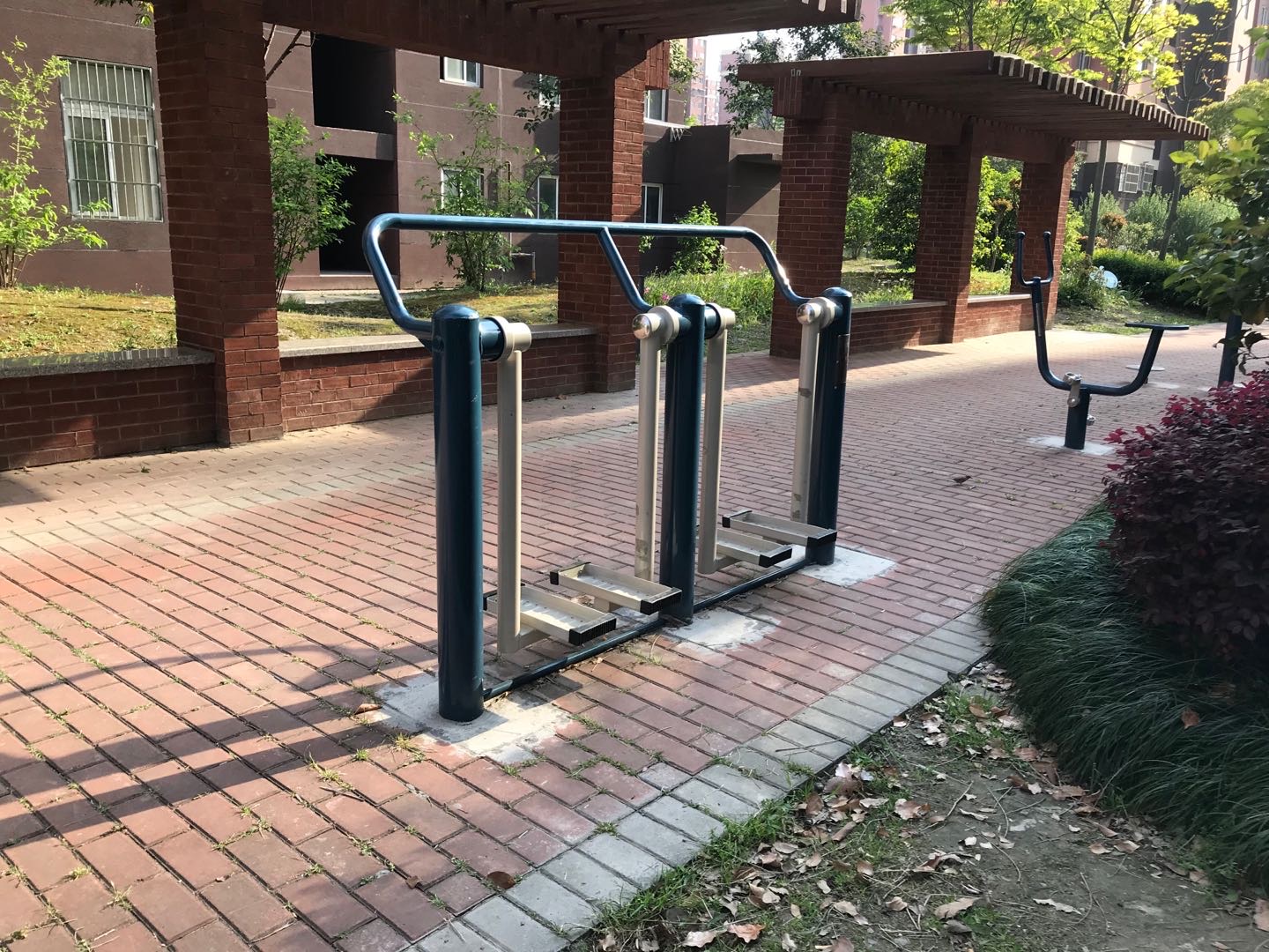 二位太空漫步機(jī)