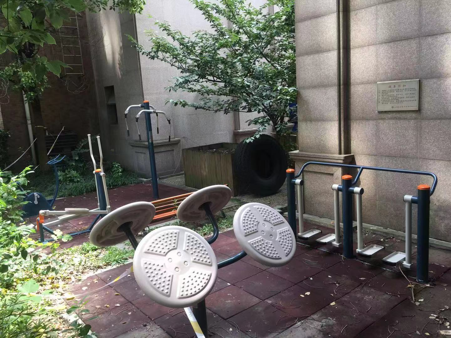 靜安區(qū)寶山路街道三寶居委健身點(diǎn)(永興路99弄)