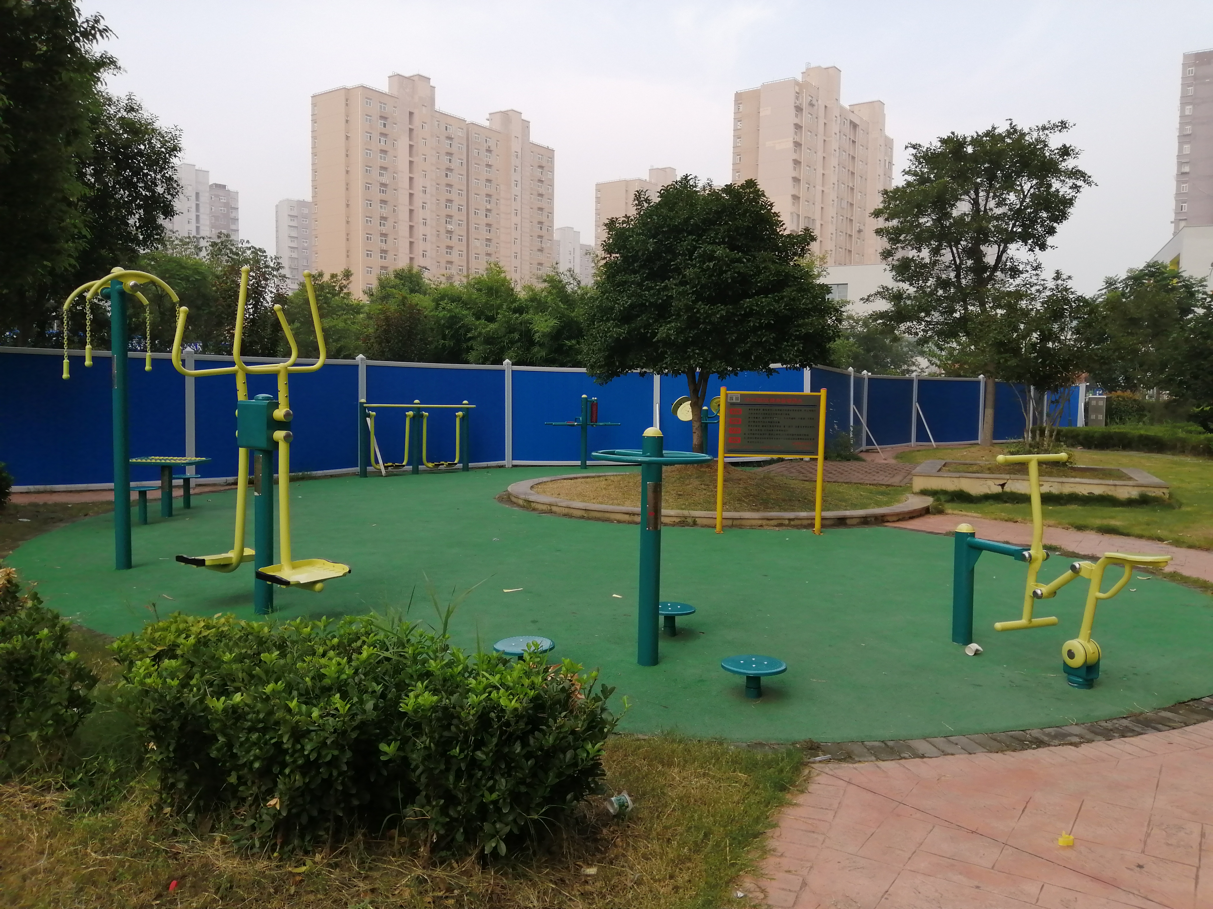 華中苑D區(qū)健身苑苑點