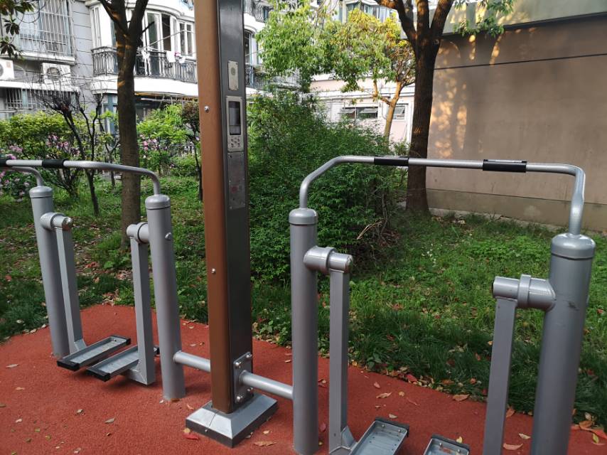 二位智能太空漫步機(jī)