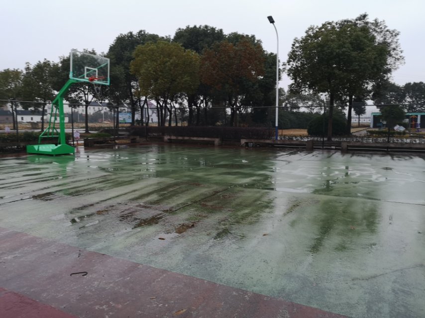 秦望小區(qū)籃球場