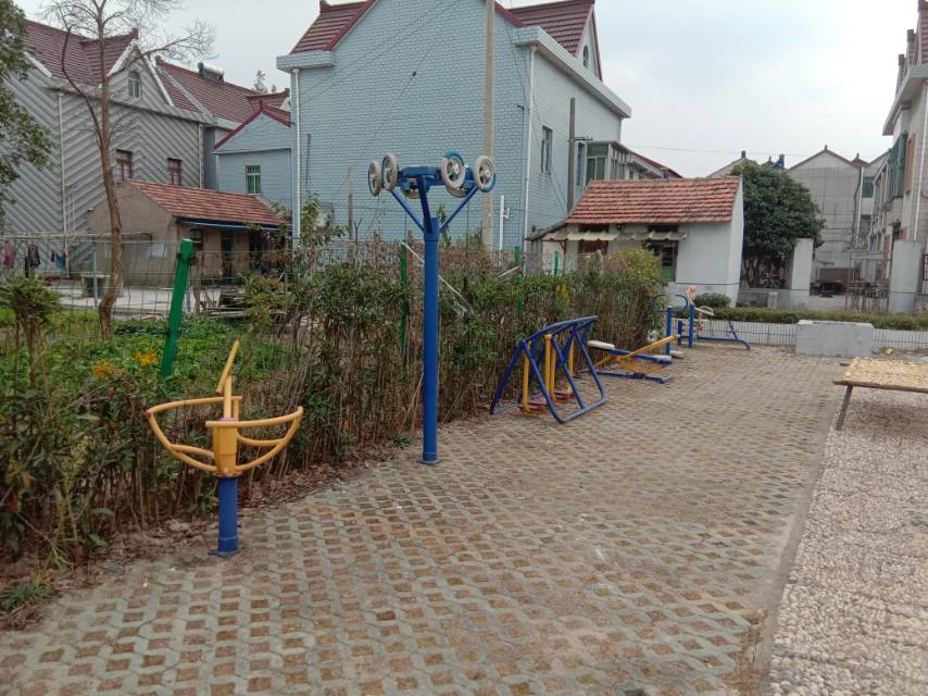 中圩村7組唐家宅35號前健身路徑