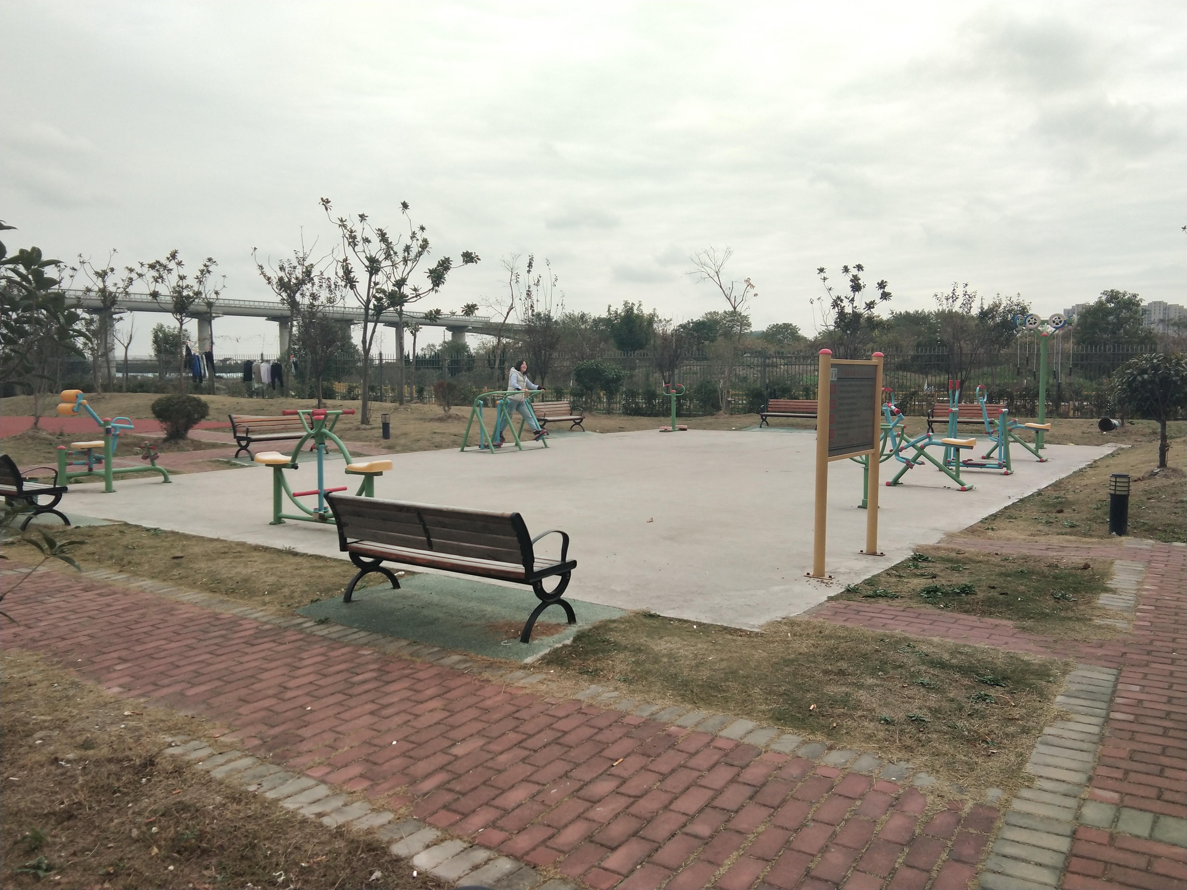 華盛里居委南區(qū)健身點