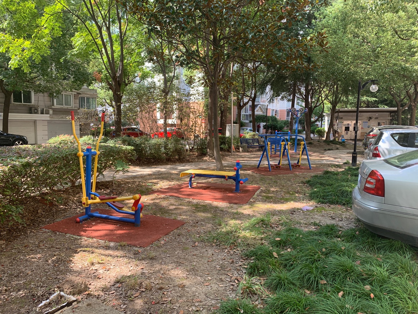 鼎信居委北健身苑點