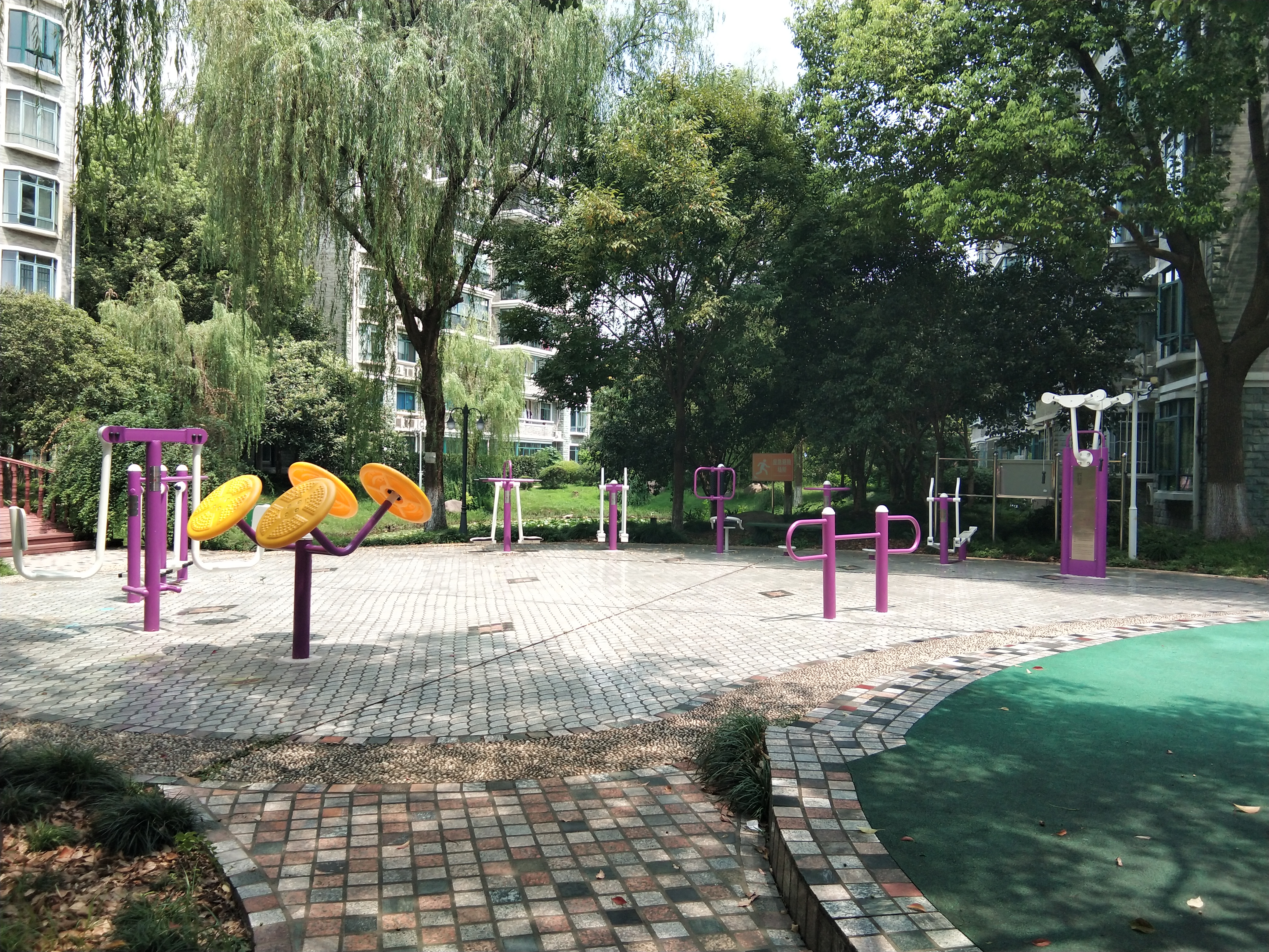 莘紀(jì)苑居委健身點(diǎn)A