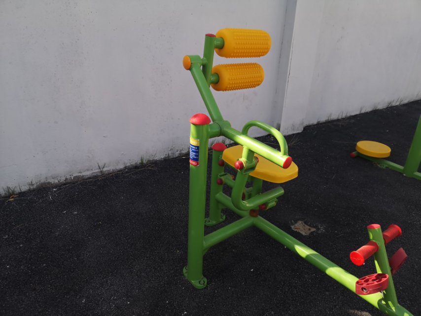 自重腹背鍛煉器