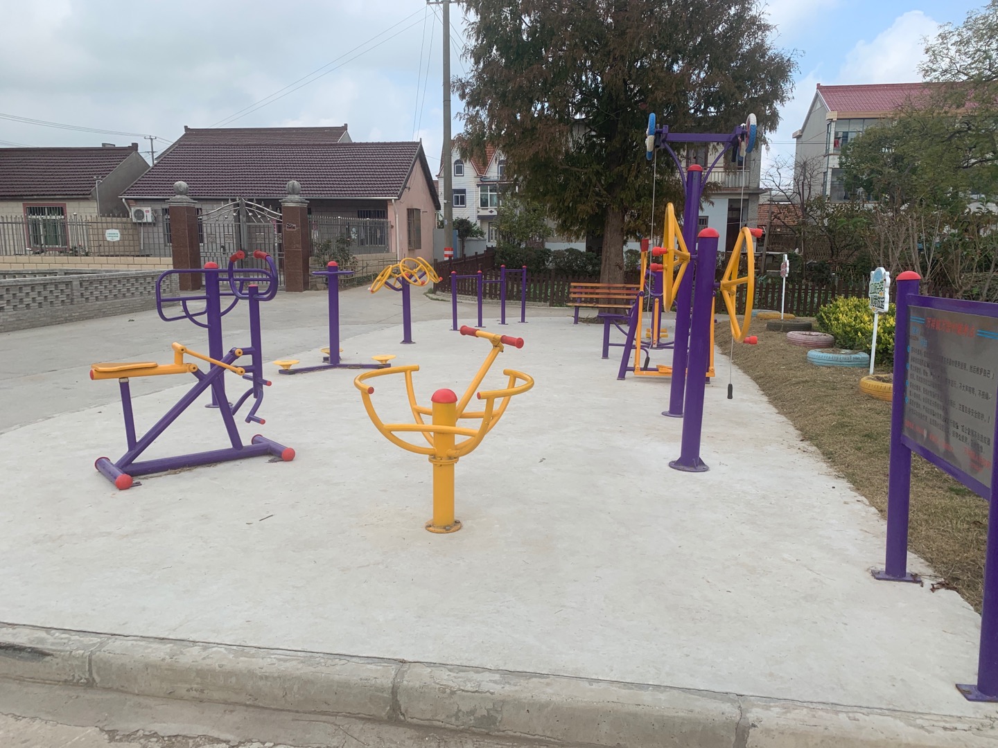 萬祥鎮(zhèn)萬宏村萬六6組健身點(diǎn)