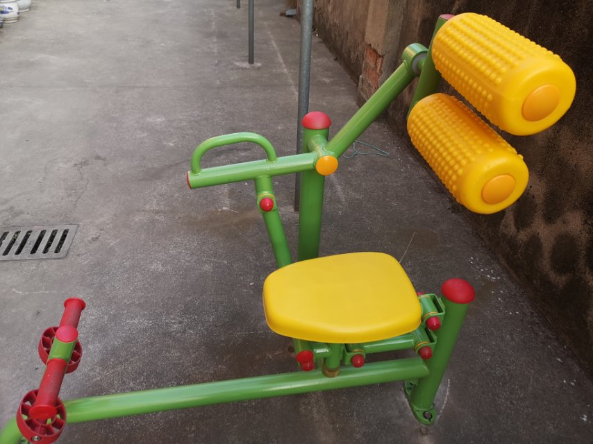 自重腹背鍛煉器