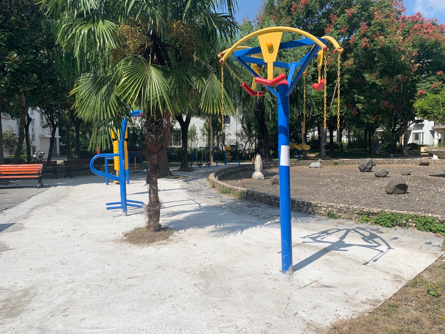 鼎信居委中間健身苑點(diǎn)