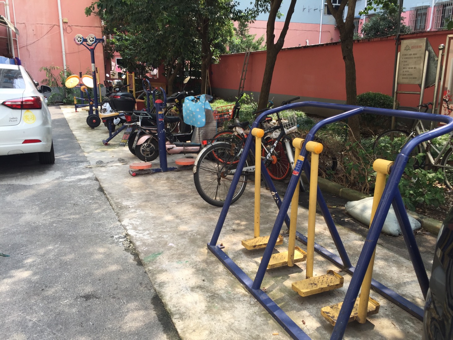 白鶴社區(qū)健身點