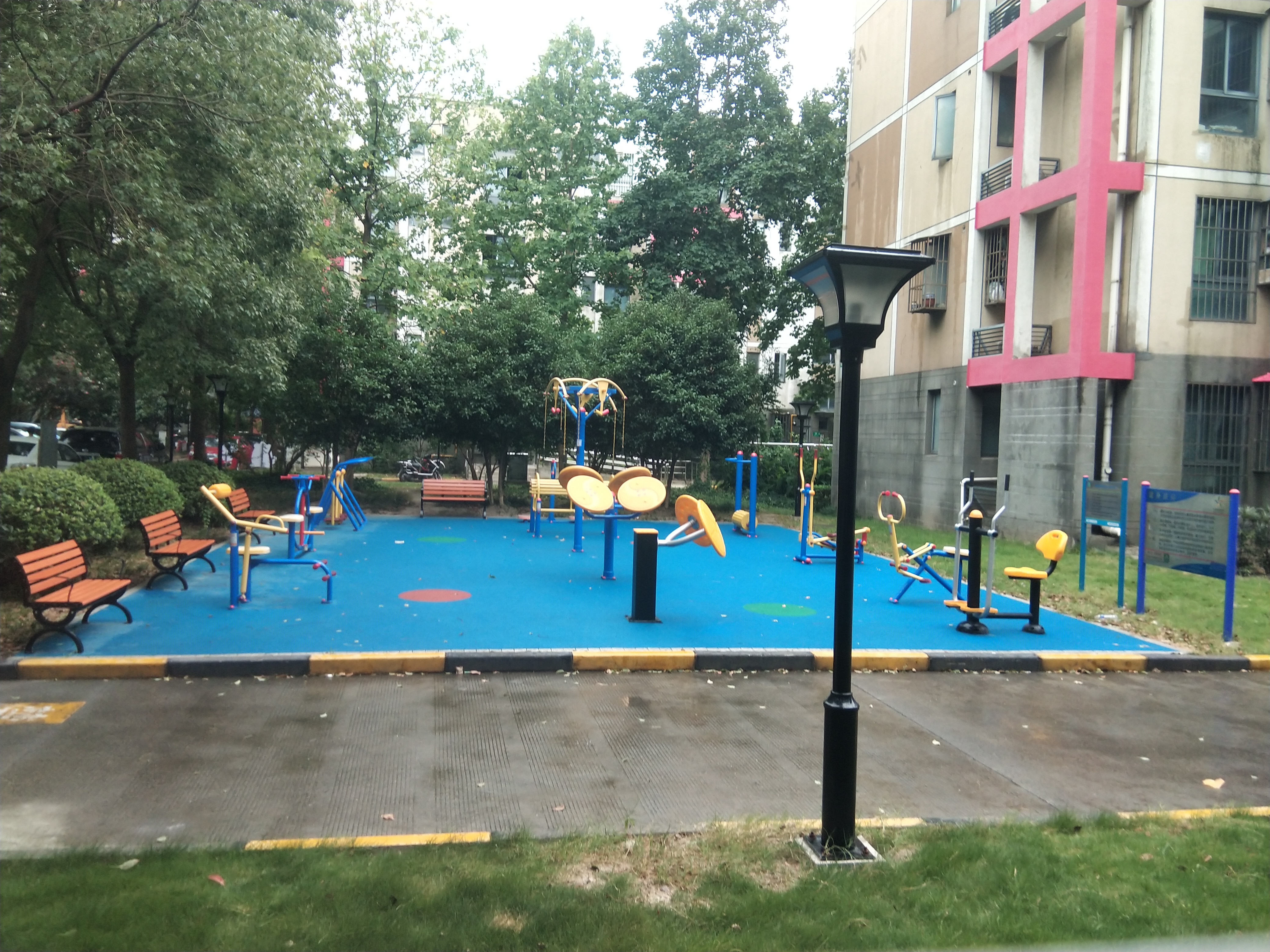 世博四居A健身苑點