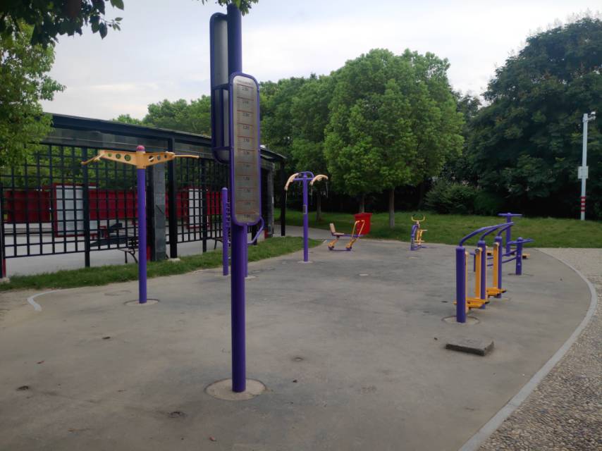 趙屯社區(qū)公共運(yùn)動(dòng)場(chǎng)健身點(diǎn)