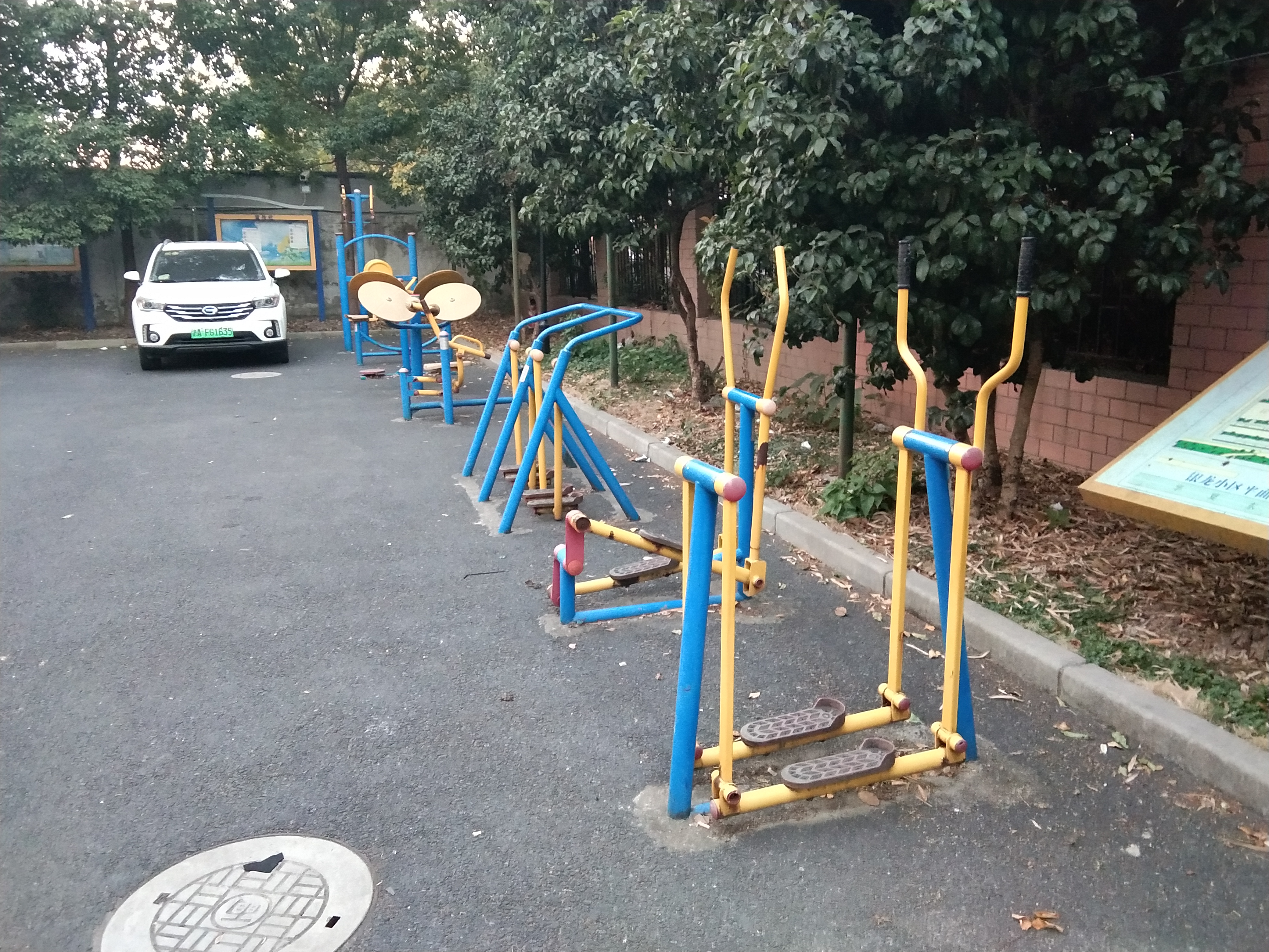 銀龍小區(qū)健身點(diǎn)