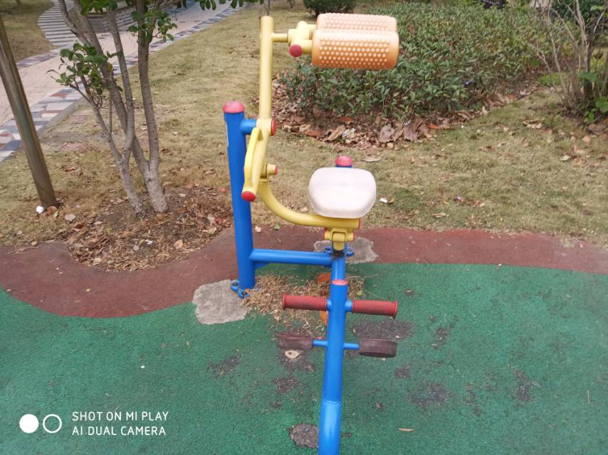 自重腰腹鍛煉器