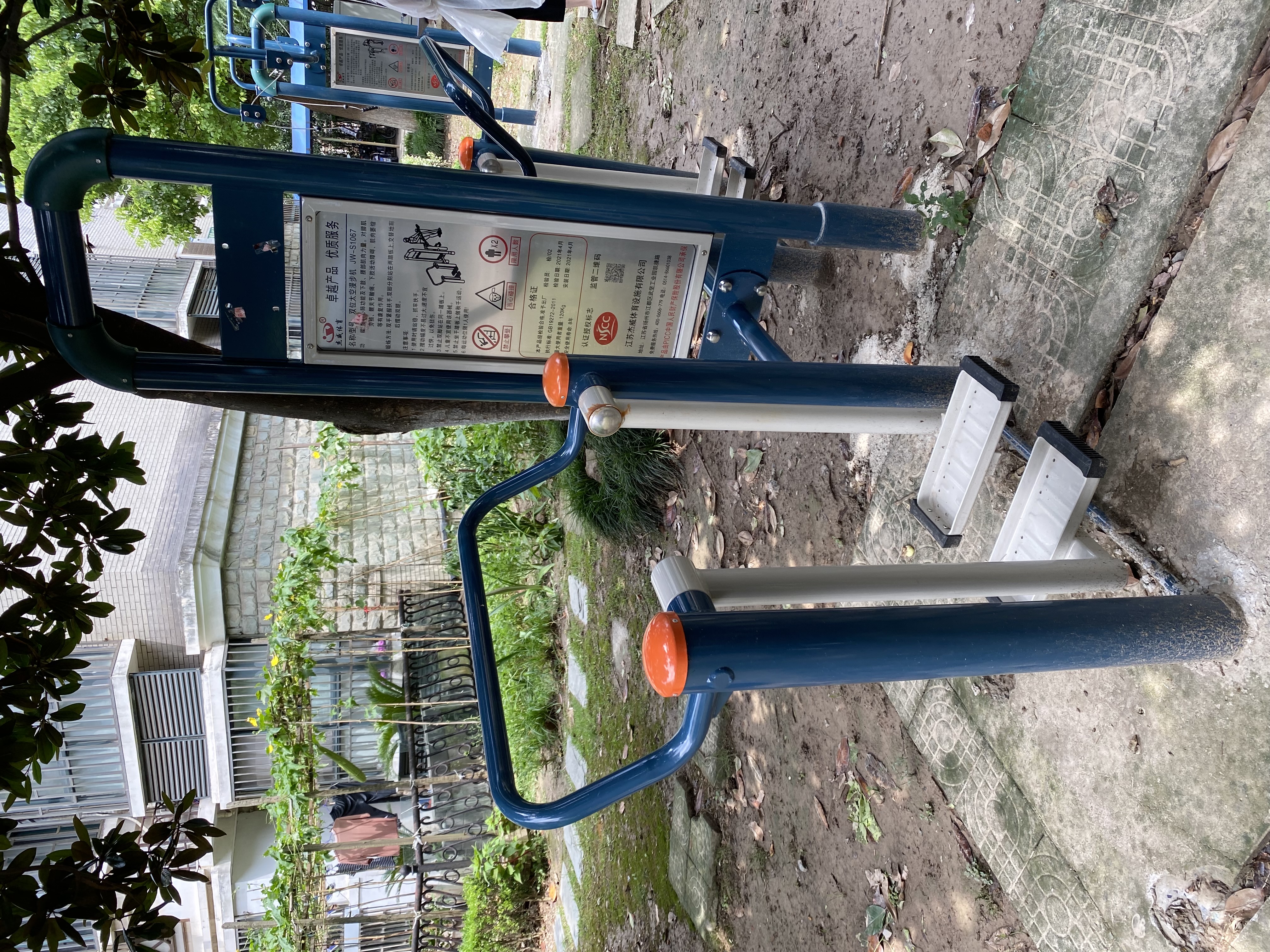 二位太空漫步機