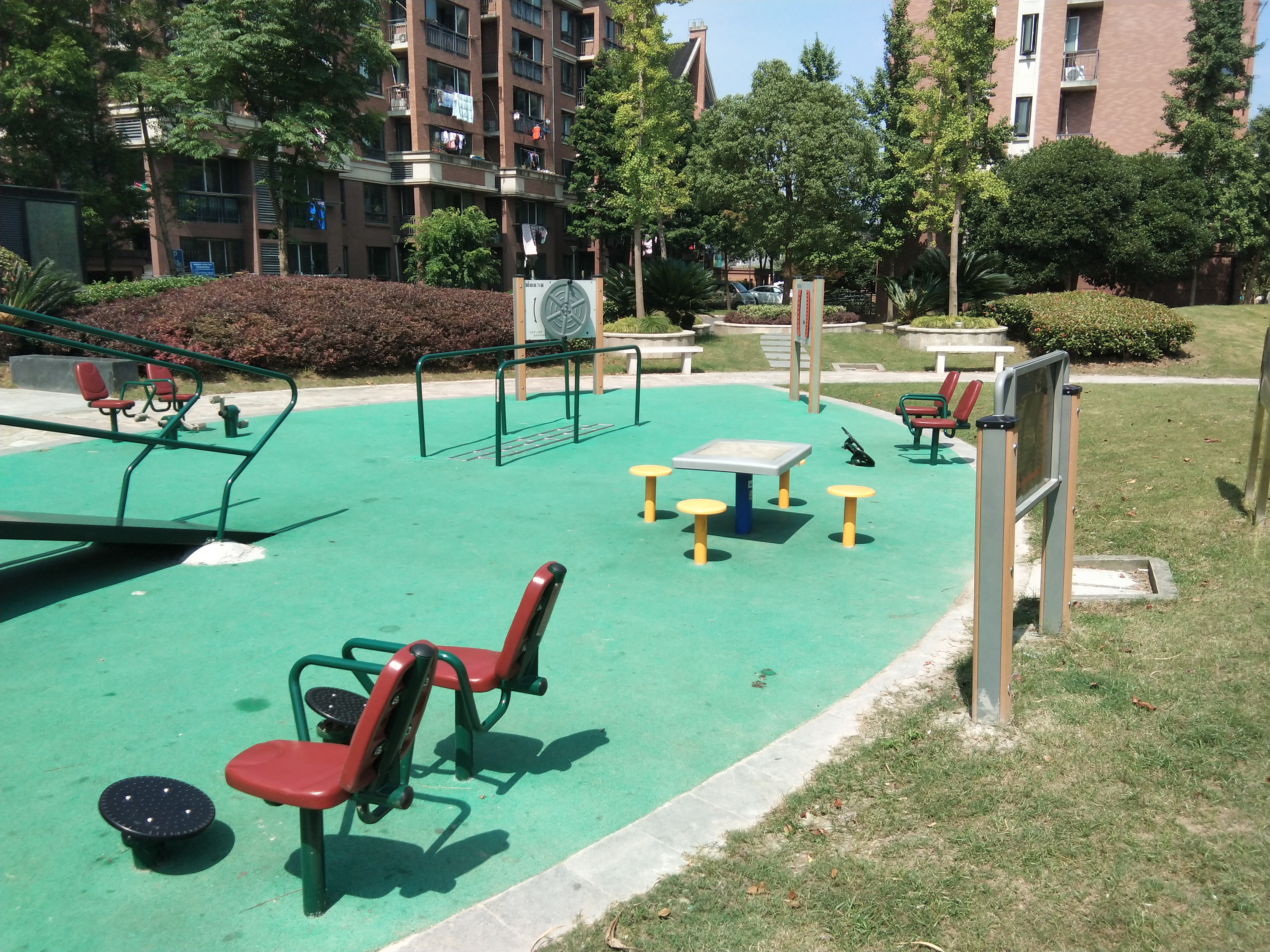 紅莊小區(qū)市民益智健身苑點