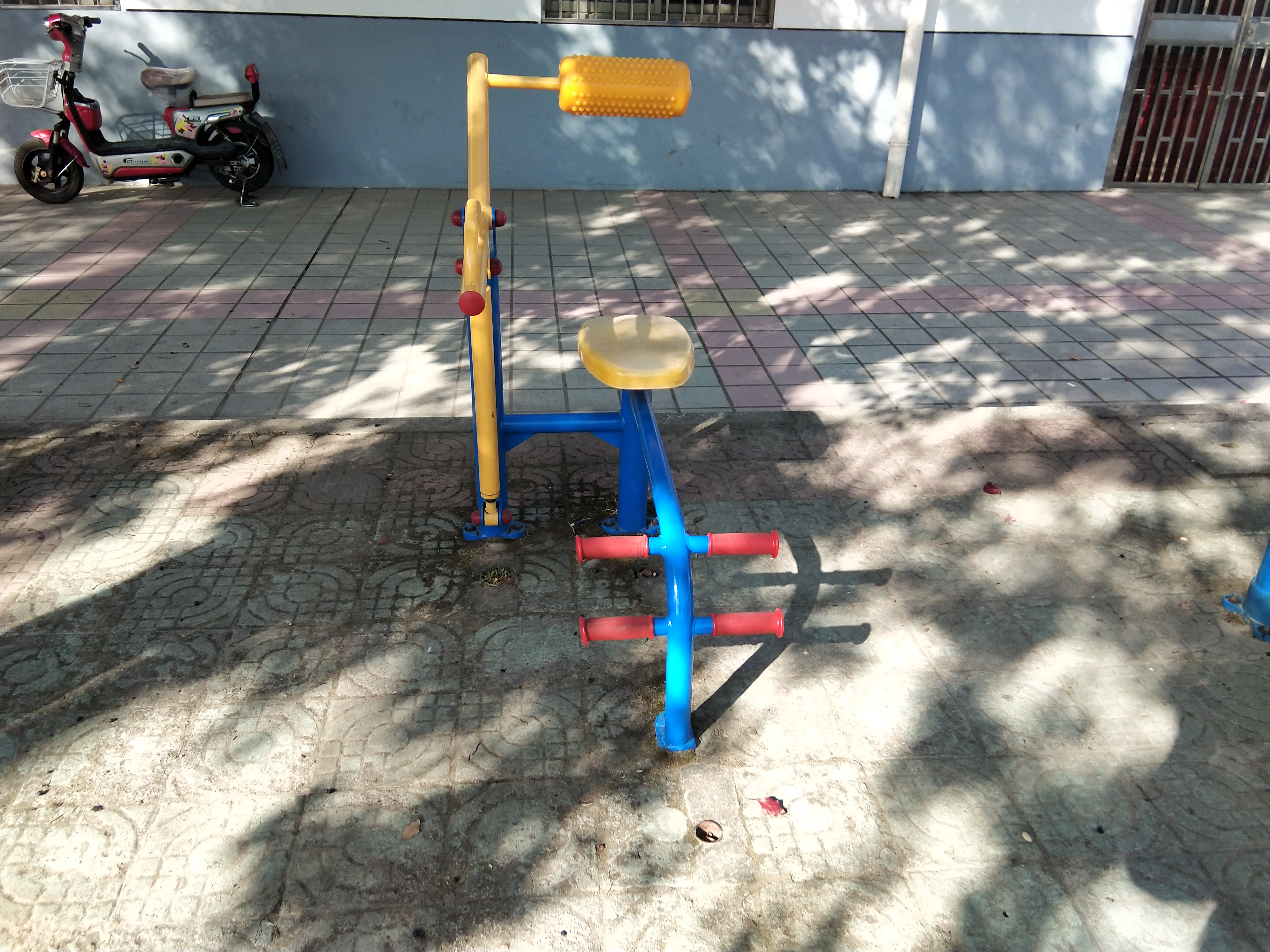 腹背鍛煉器 腹背鍛煉器