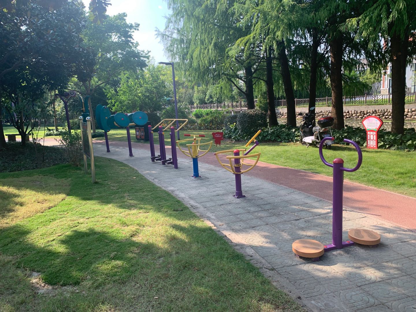 文翔路與三新北路交口健身點(diǎn)