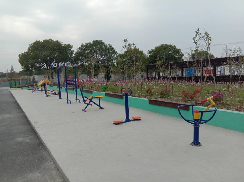 東立新村三組唐黃家宅44號(hào)西側(cè)健身路徑