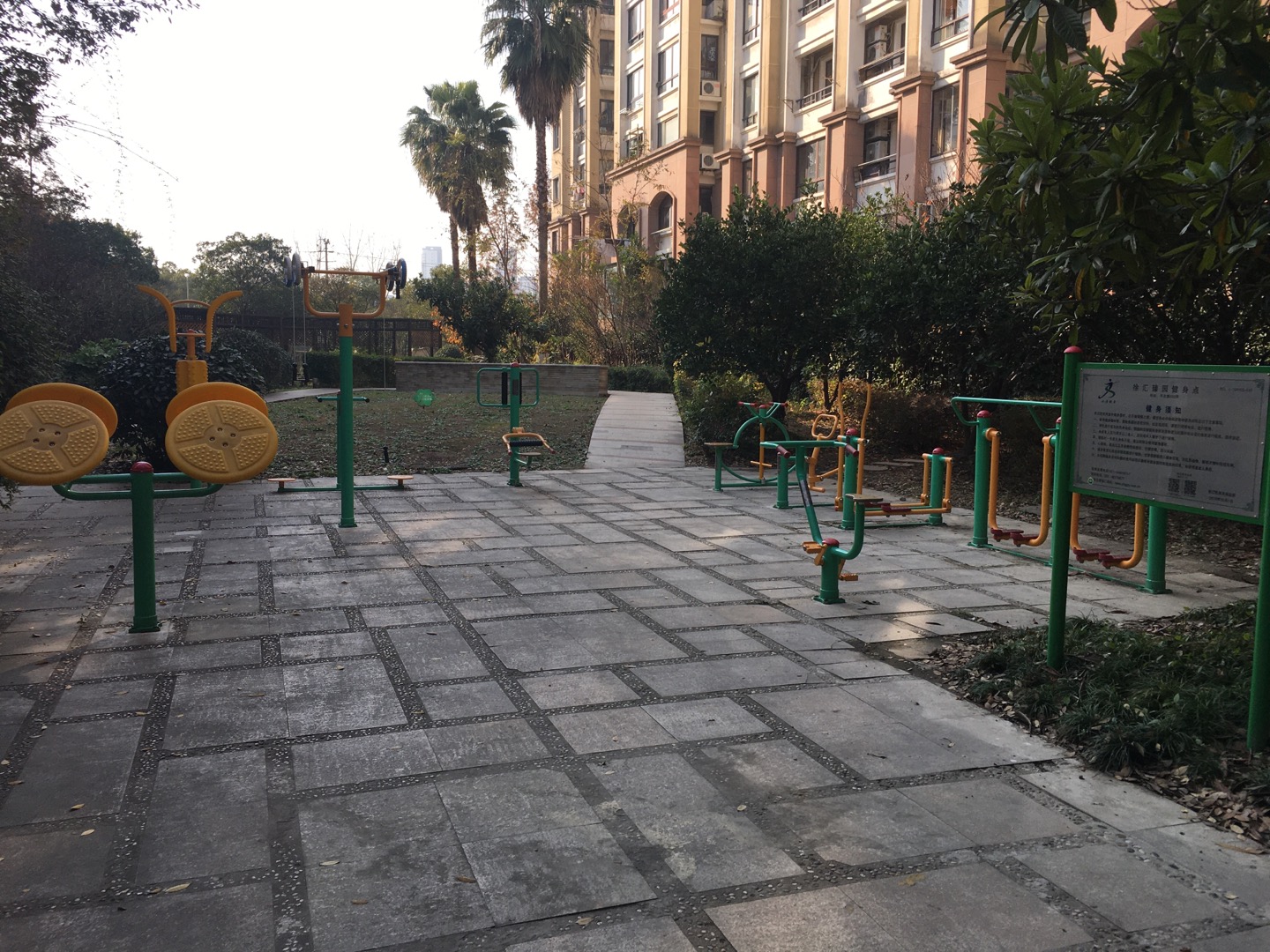 華臻社區(qū)健身苑點(diǎn)2