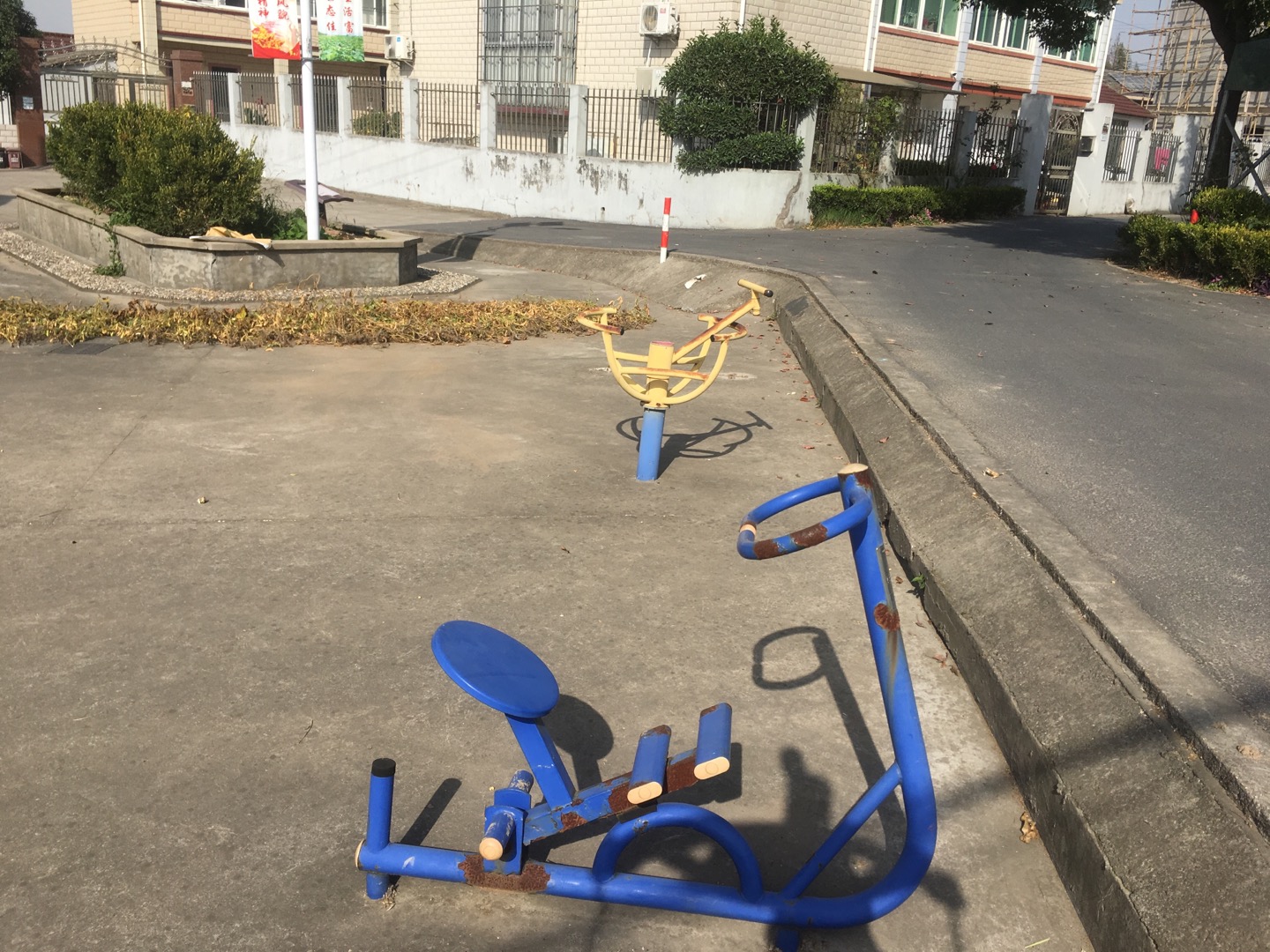 老港鎮(zhèn)成日村民委員會成日3組健身苑點