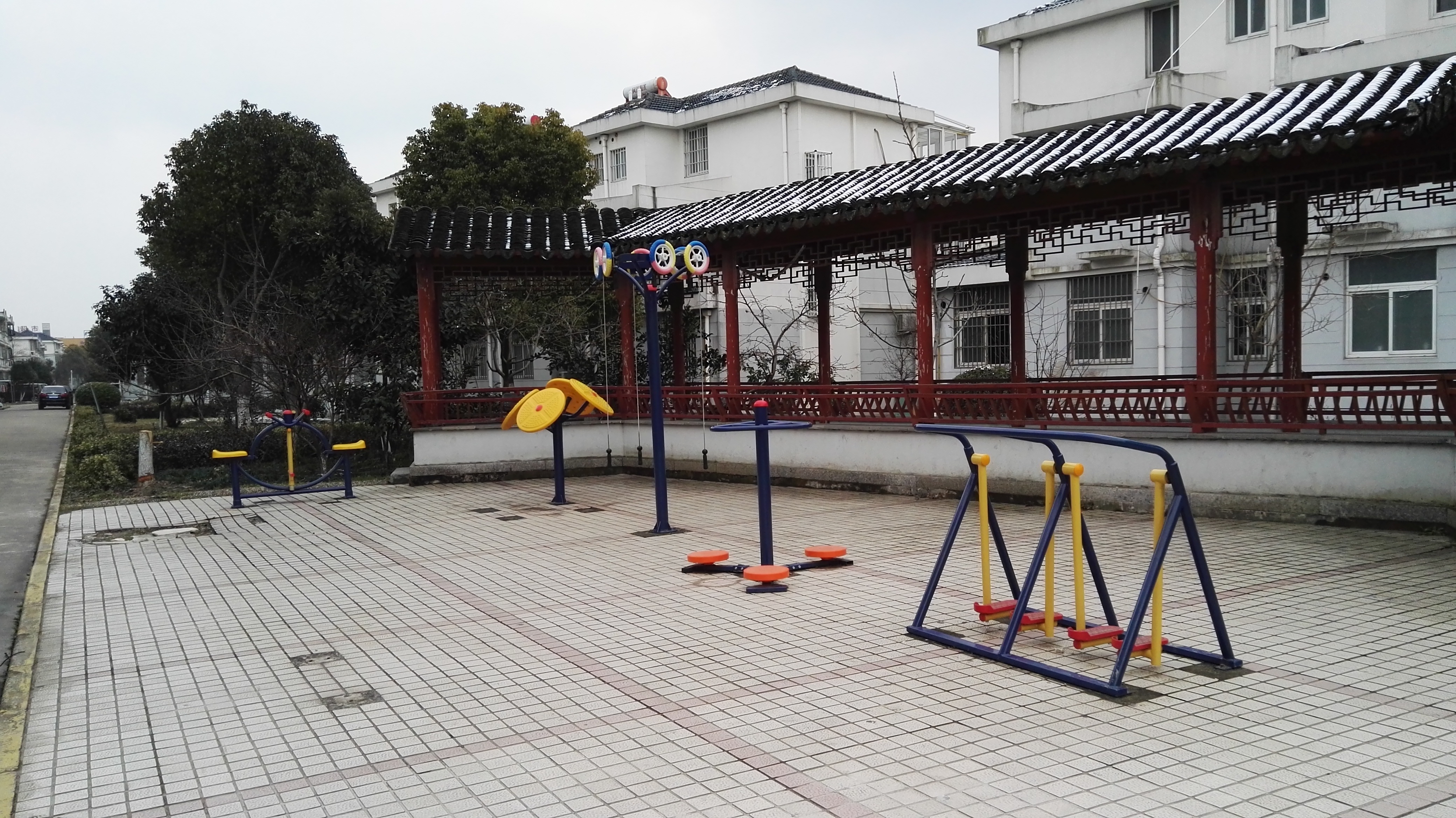 瀏翔花苑二號門健身點(diǎn)