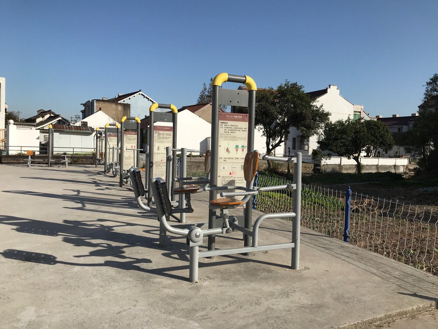 鄧三村6組石家宅188號(hào)南健身路徑