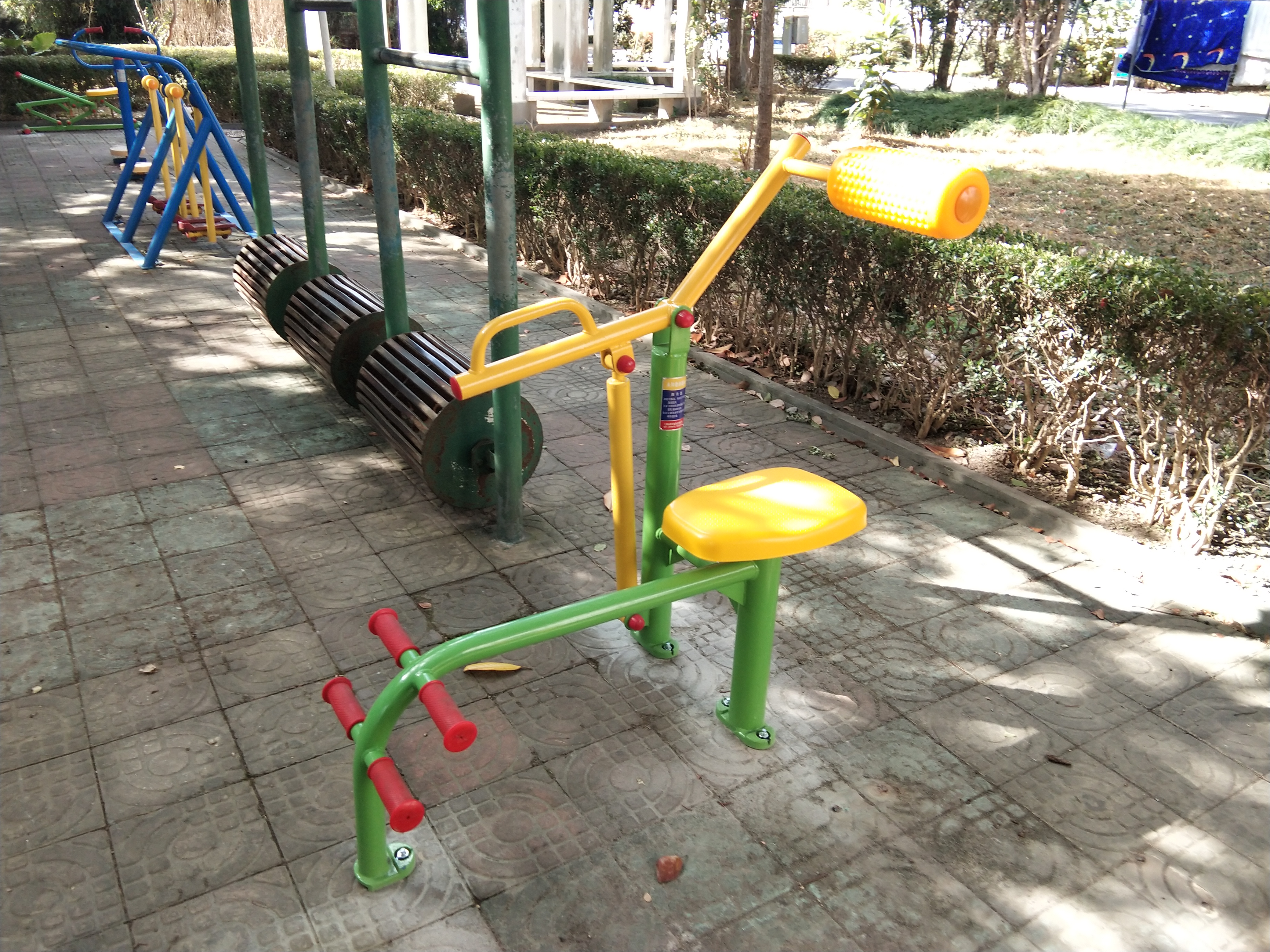 自重腰腹鍛煉器