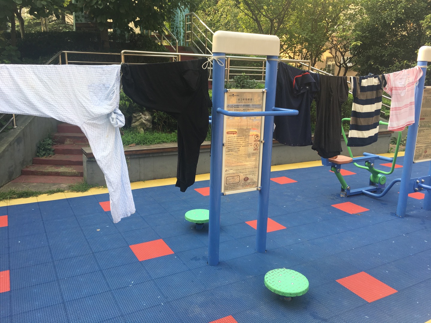 雙立柱扭腰器 雙立柱扭腰器