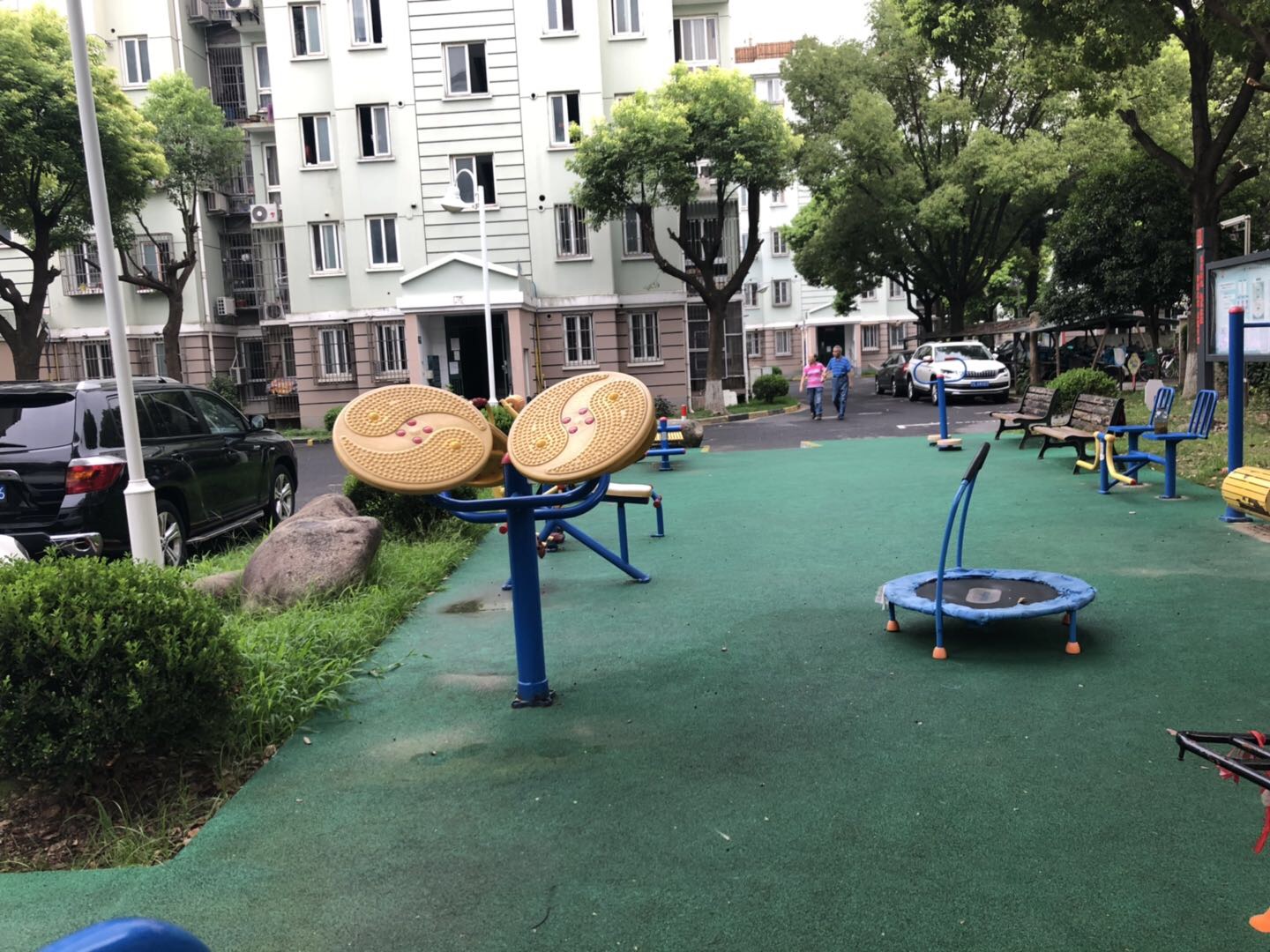 東蘭一居居委E健身苑點