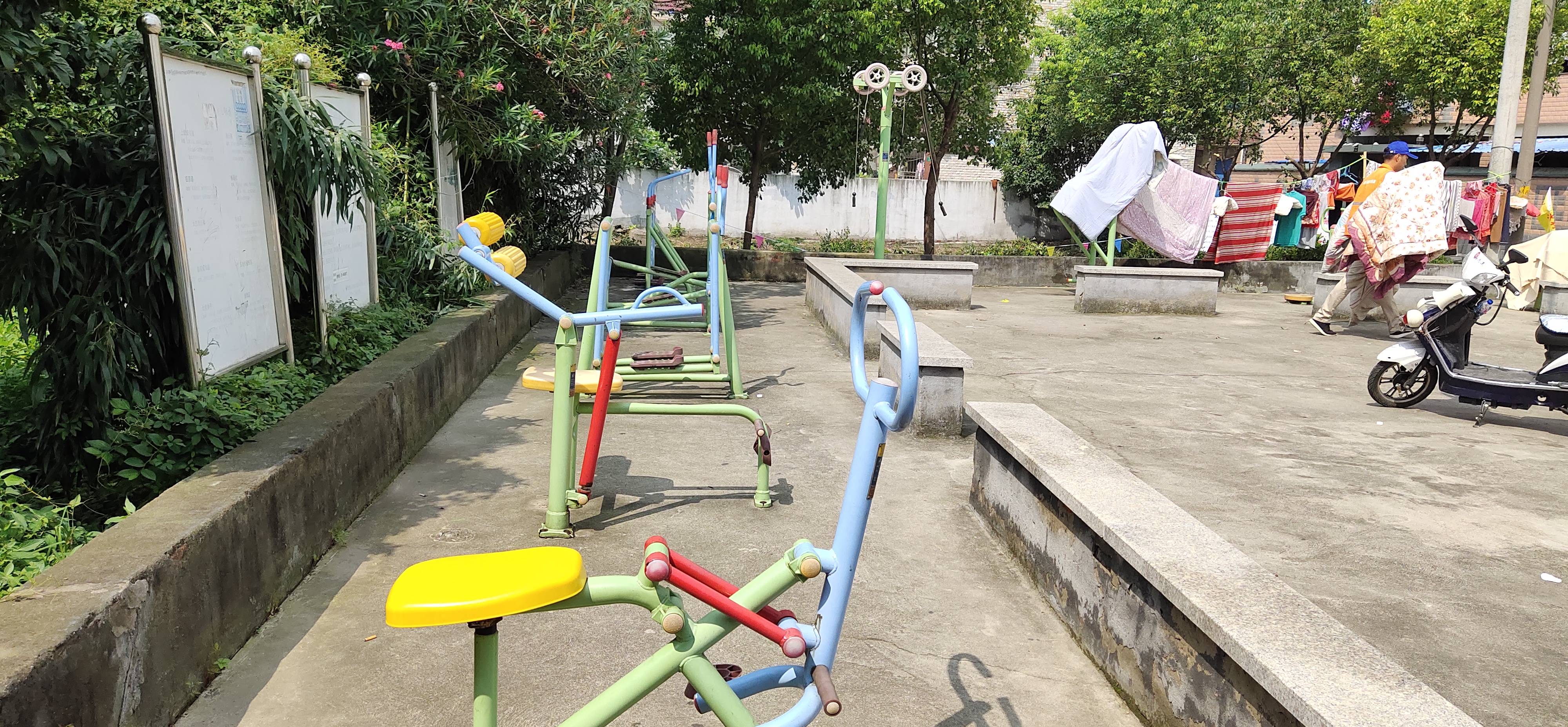 紀(jì)東村南巷健身點(diǎn)