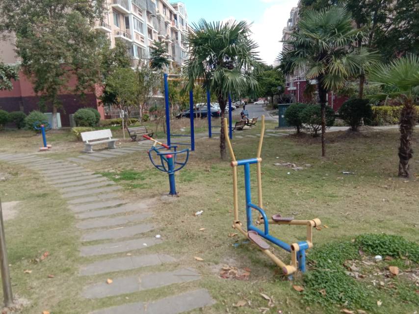 祝和苑千匯路1000弄103號東側健身路徑