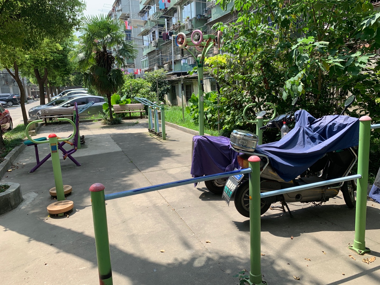 華浜二村居委一居148號健身點(diǎn)