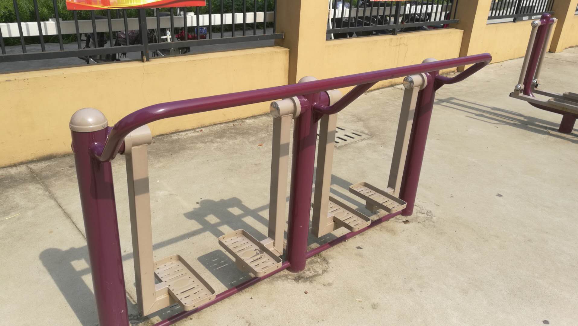 二位太空漫步機(jī)