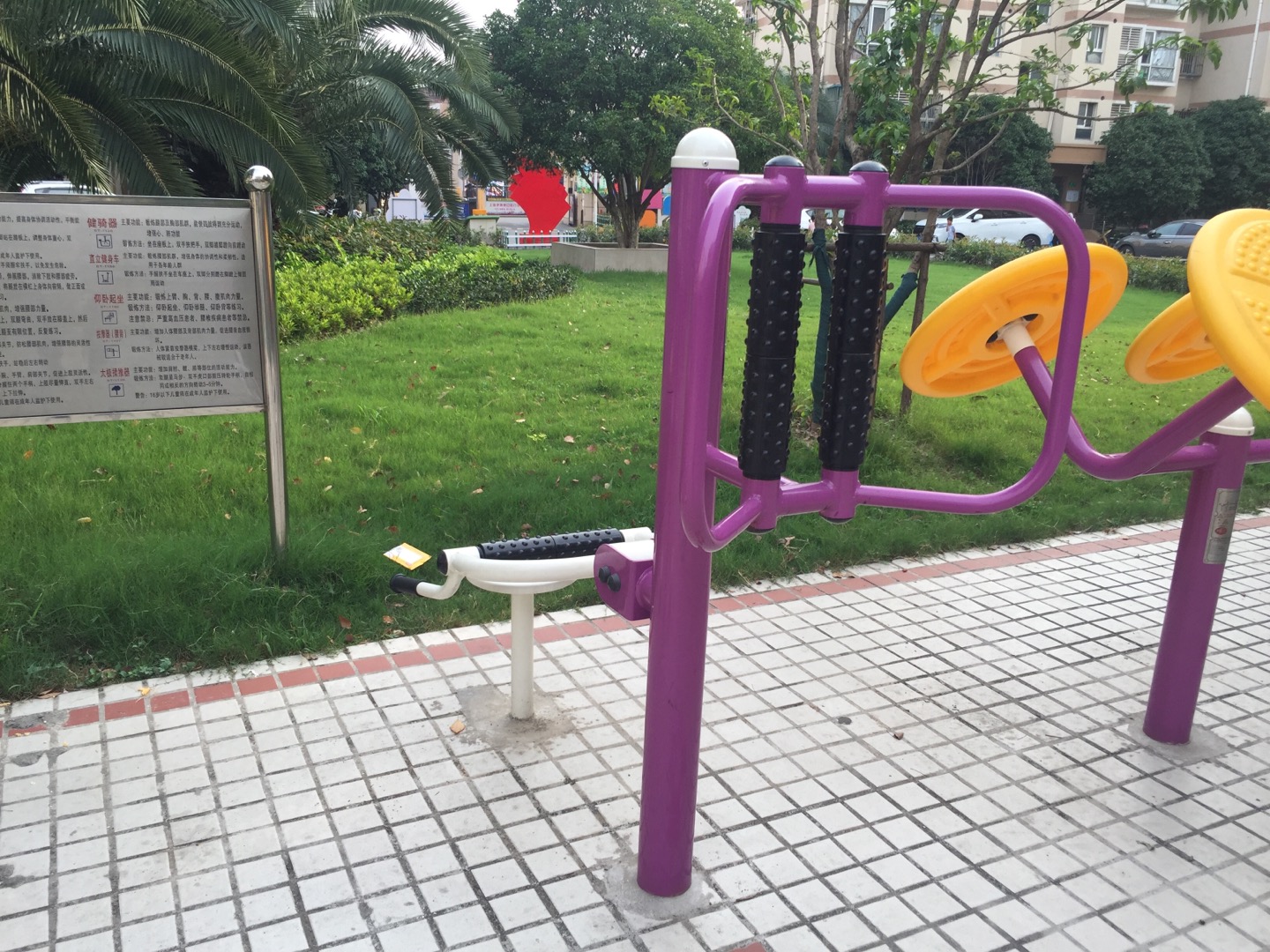 坐式腰背按摩器 坐式腰背按摩器