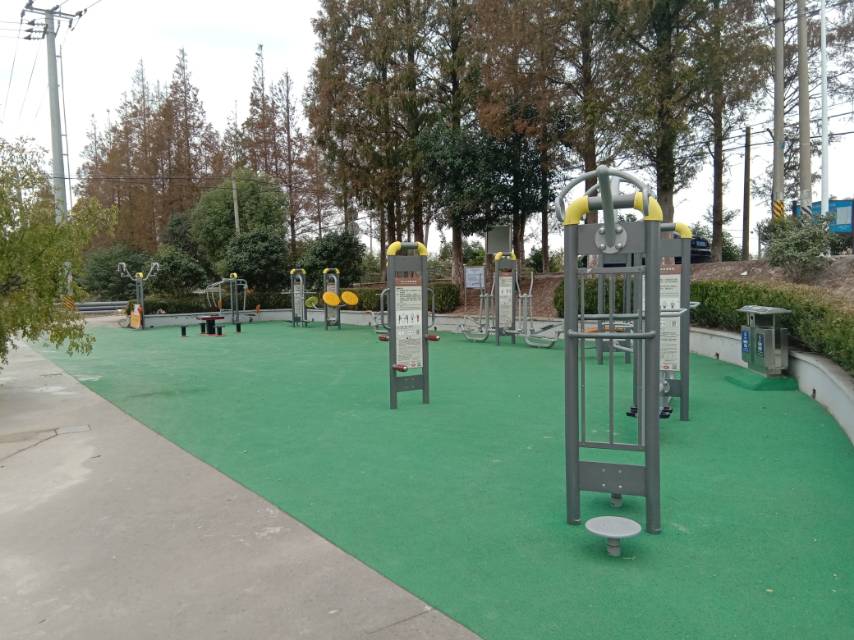 義泓村果園2組334號東健身路徑