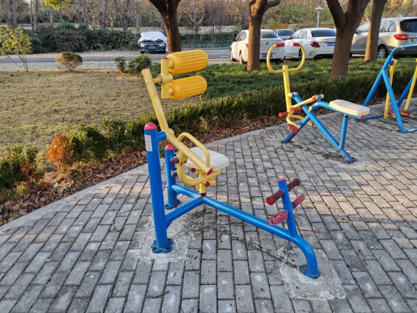 自重腰腹鍛煉器