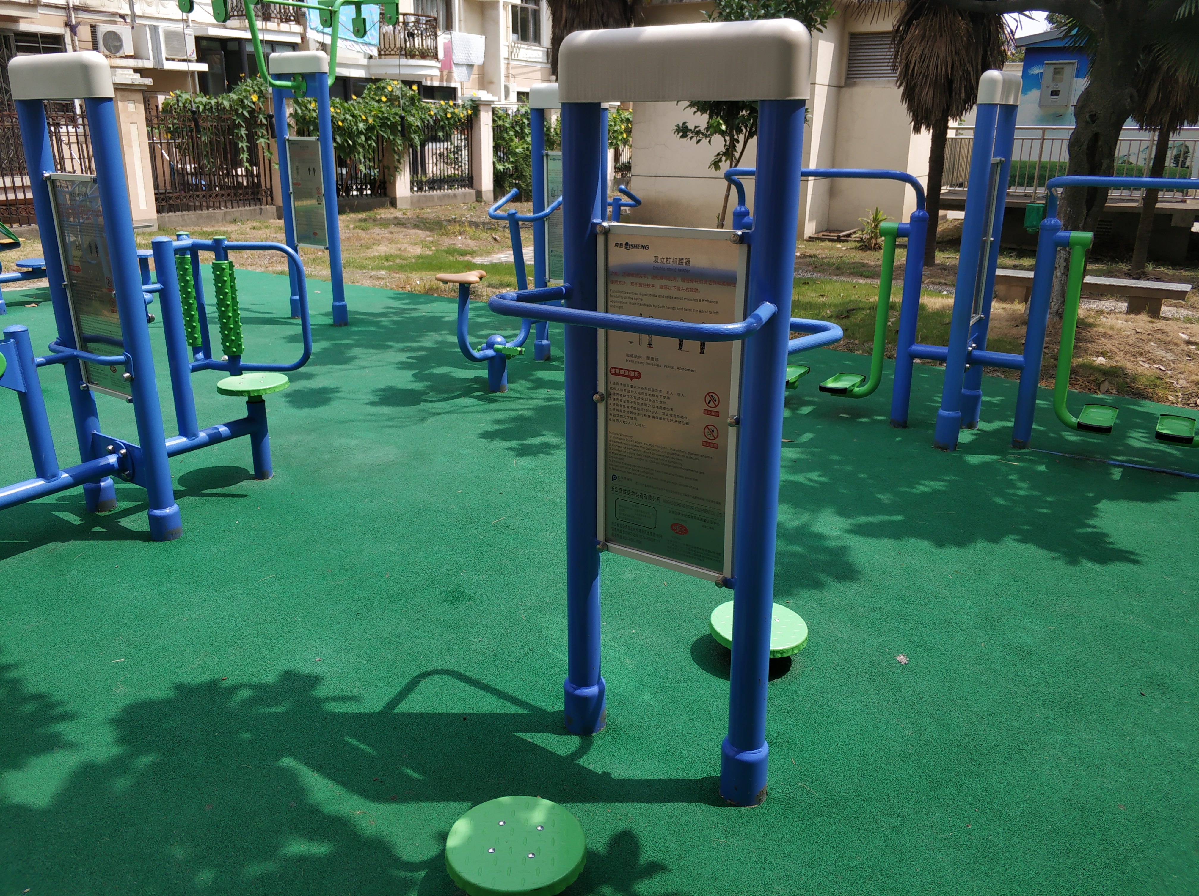 雙立柱扭腰器 雙立柱扭腰器