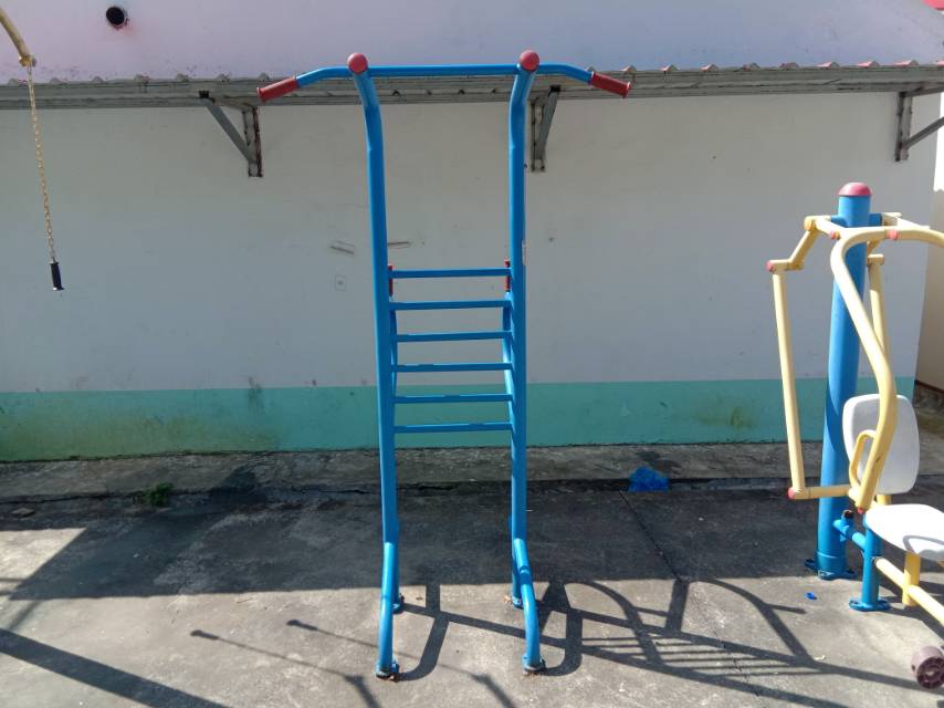 多功能訓練器 多功能訓練器