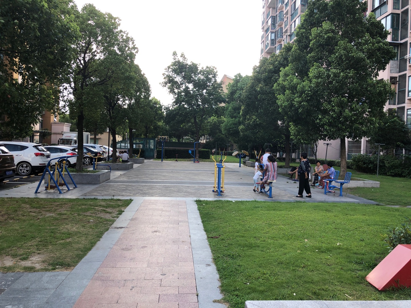 飛碟苑居委C健身苑點(diǎn)