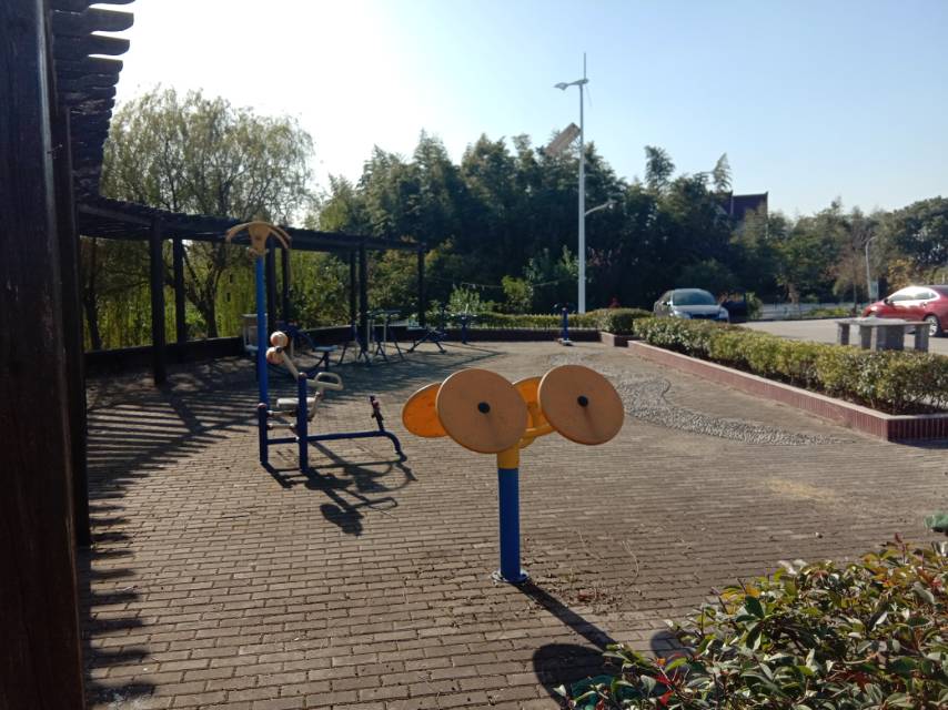 紅三村14組長興140號前健身路徑