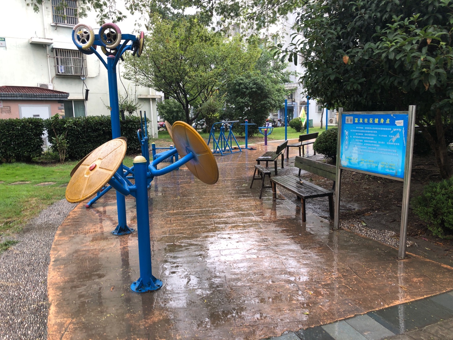 富友社區(qū)1000弄健身點