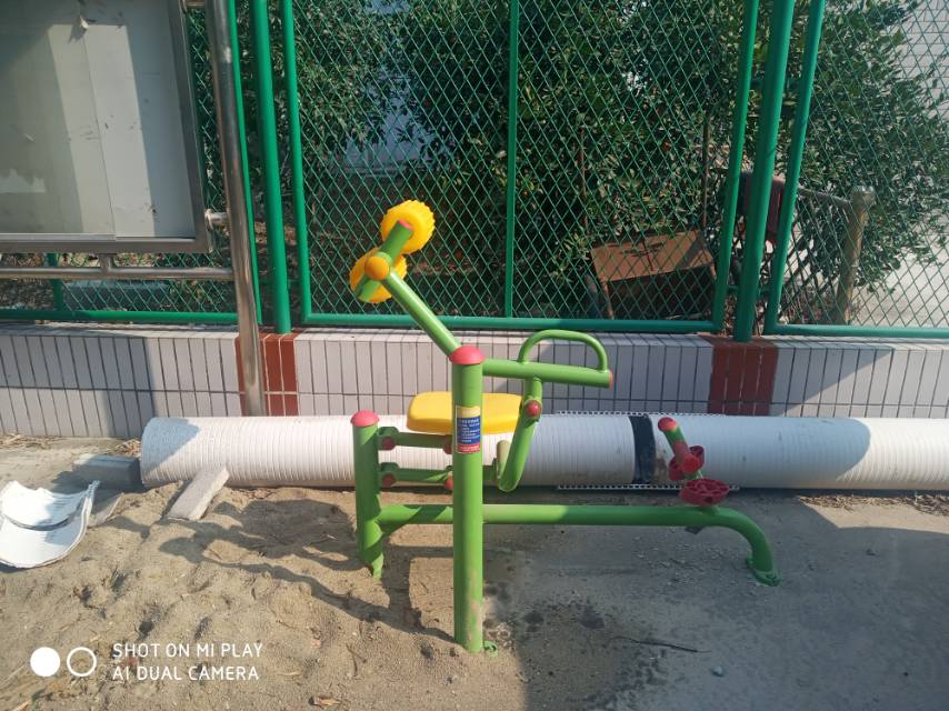 自重腹背鍛煉器