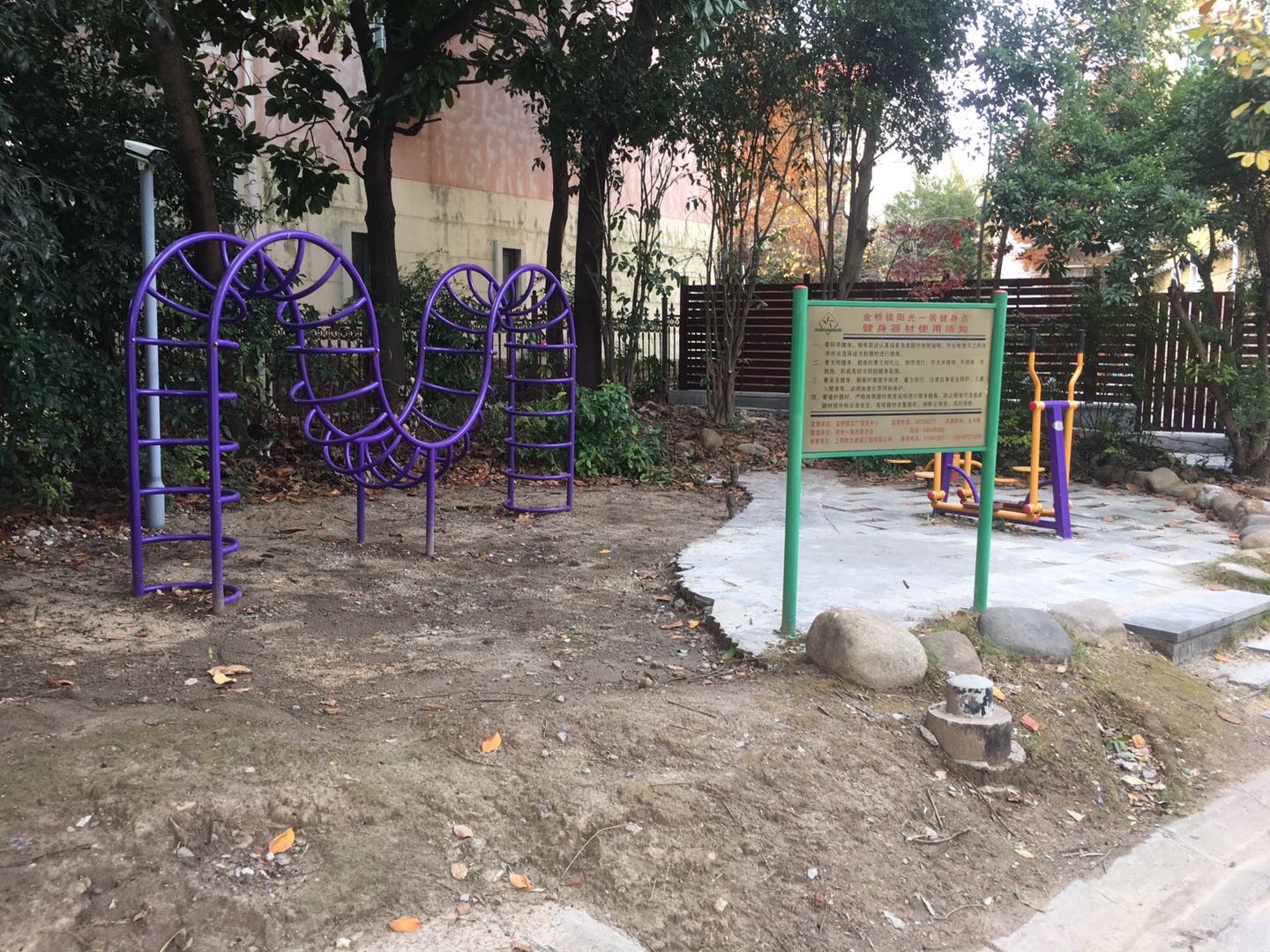 金橋鎮(zhèn)陽光居民區(qū)健身苑點