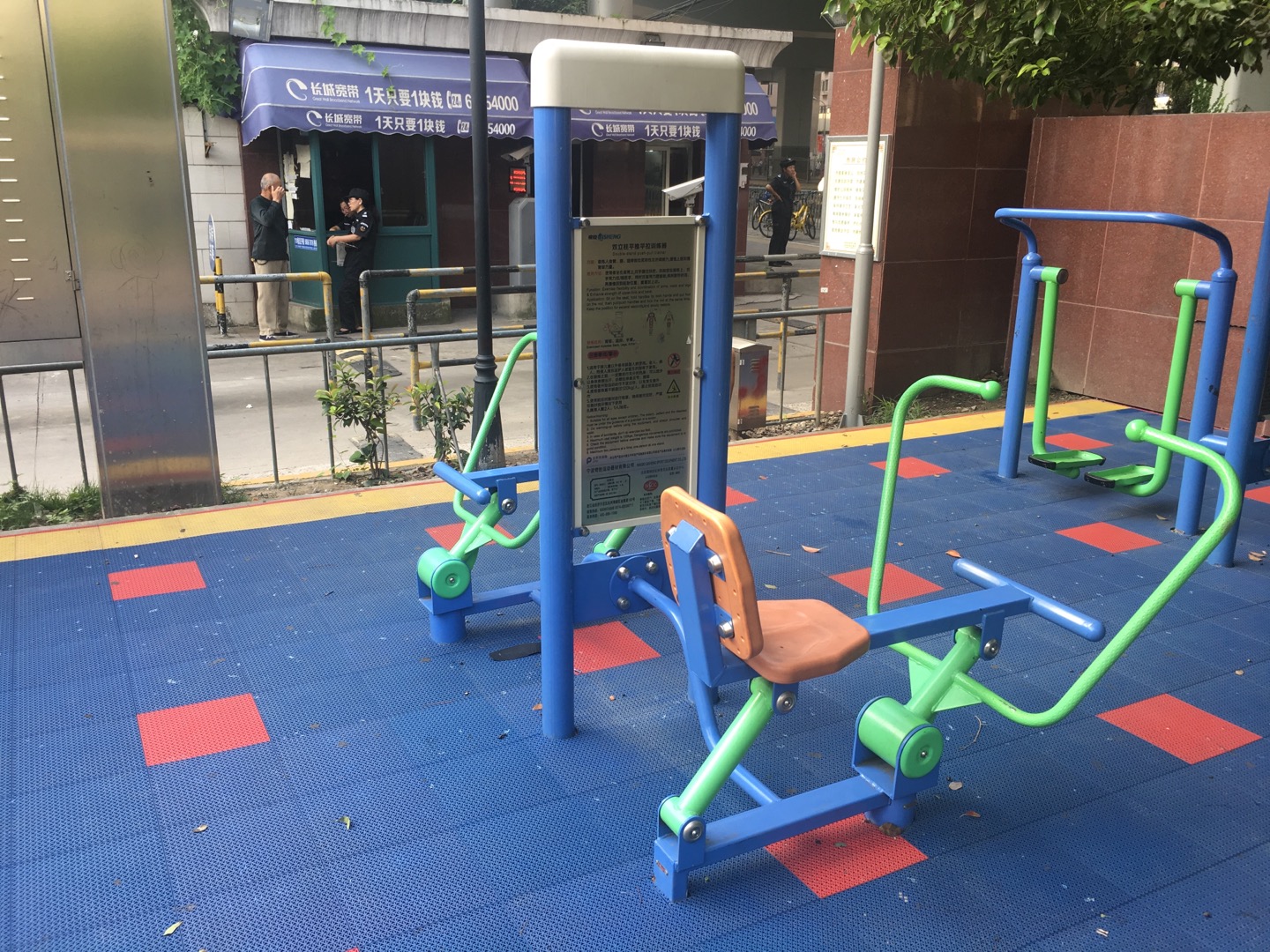 雙立柱平推平拉訓練器 雙立柱平推平拉訓練器